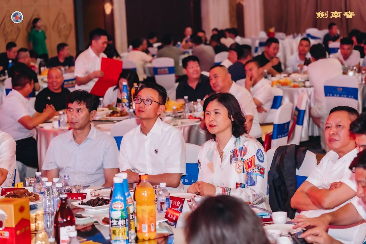 【茁壮成长 未来可期】蒋兴贤会长领队出席唐山市重庆商会成立周年庆典
